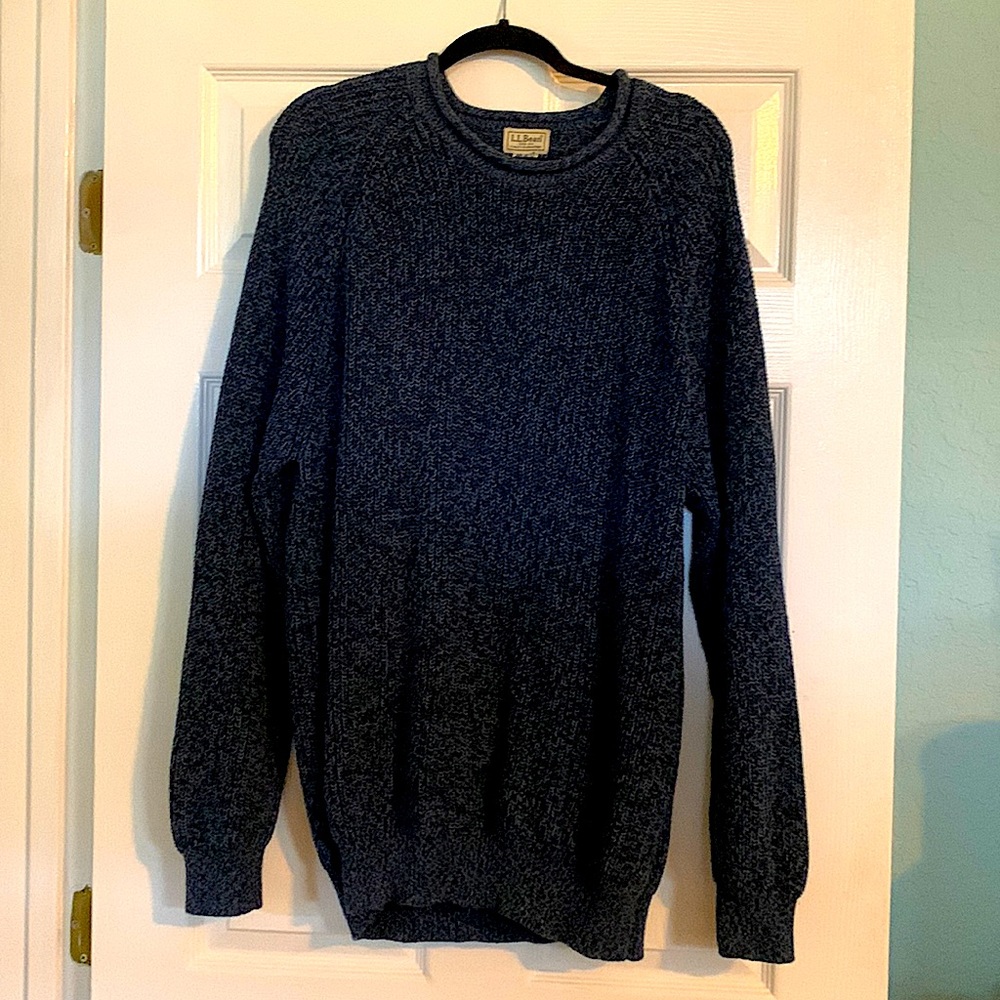 Men’s 100% Cotton, LLBean sweater. Navy Blue with black and gray flecks.